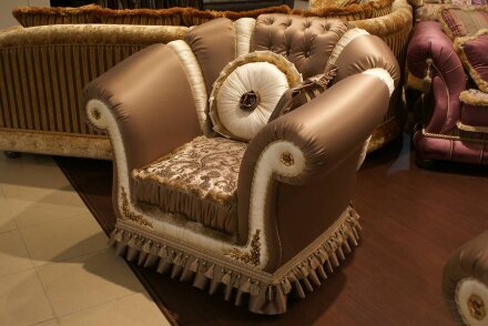 Классическое кресло Версаль в Казани 