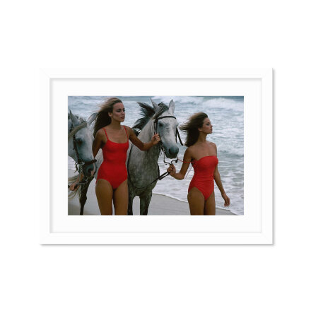 Models With Horses On A Beach Постер в Казани 